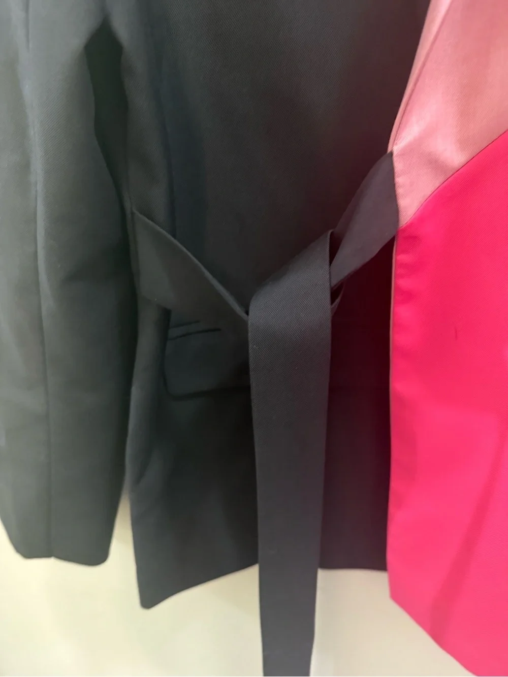 Boohoo Man Blazer Colorblock 2 Tone Pink & Black Belted Jacket Sz 40 Bold Modern